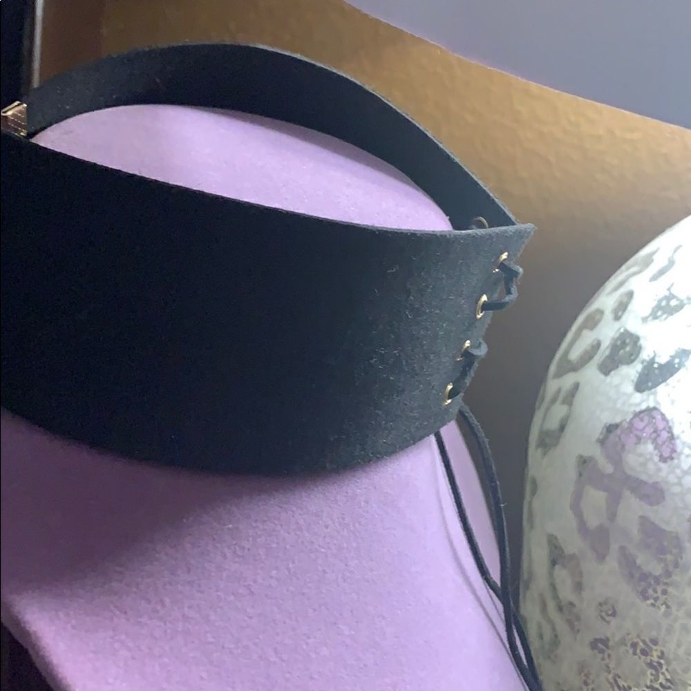 Faux suede choker   - Picture 4 of 5